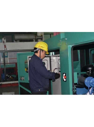 實(shí)拍發(fā)電機組火熱生產(chǎn)場(chǎng)景